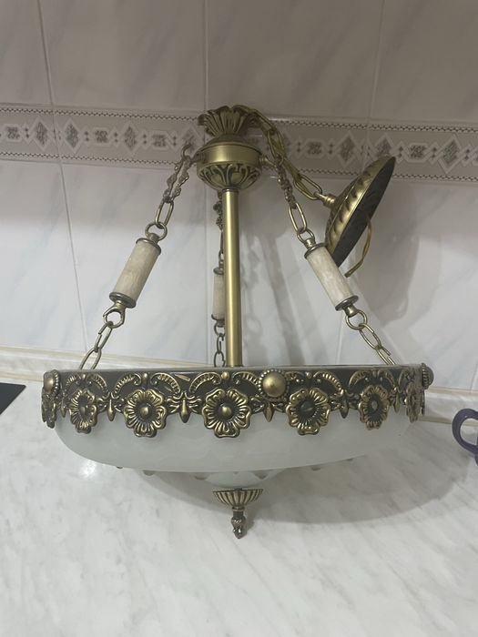 Продам люстру 3 ламповую