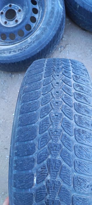 Vând 4 jante de tabla 195/65/R15 cu cauciucuri  și capace