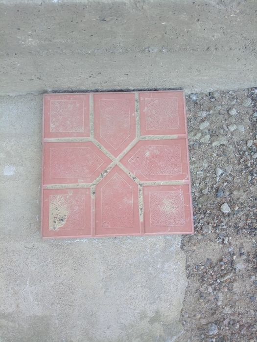 Bruschatka qizil 30×30 ideal.