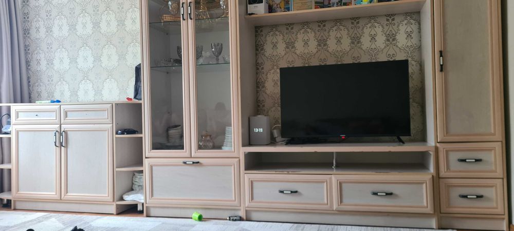 Продам стенку,диван б/у