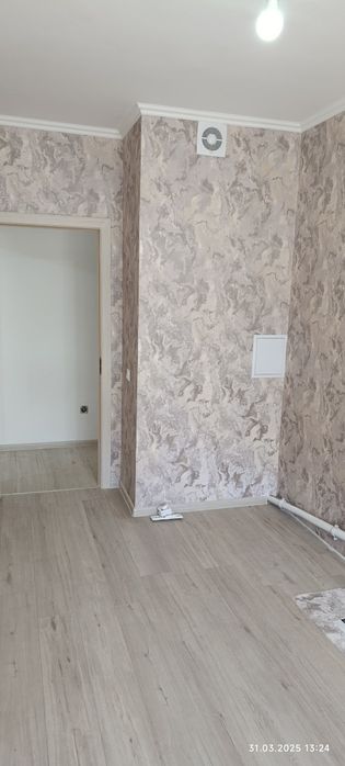 Поклейка обоев, жидкие обои. Аркадий