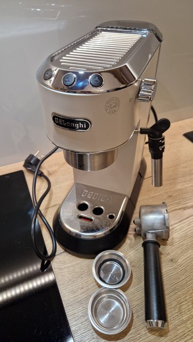 Espresor delonghi dedica