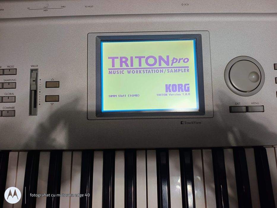 Orga KORG Triton 76
