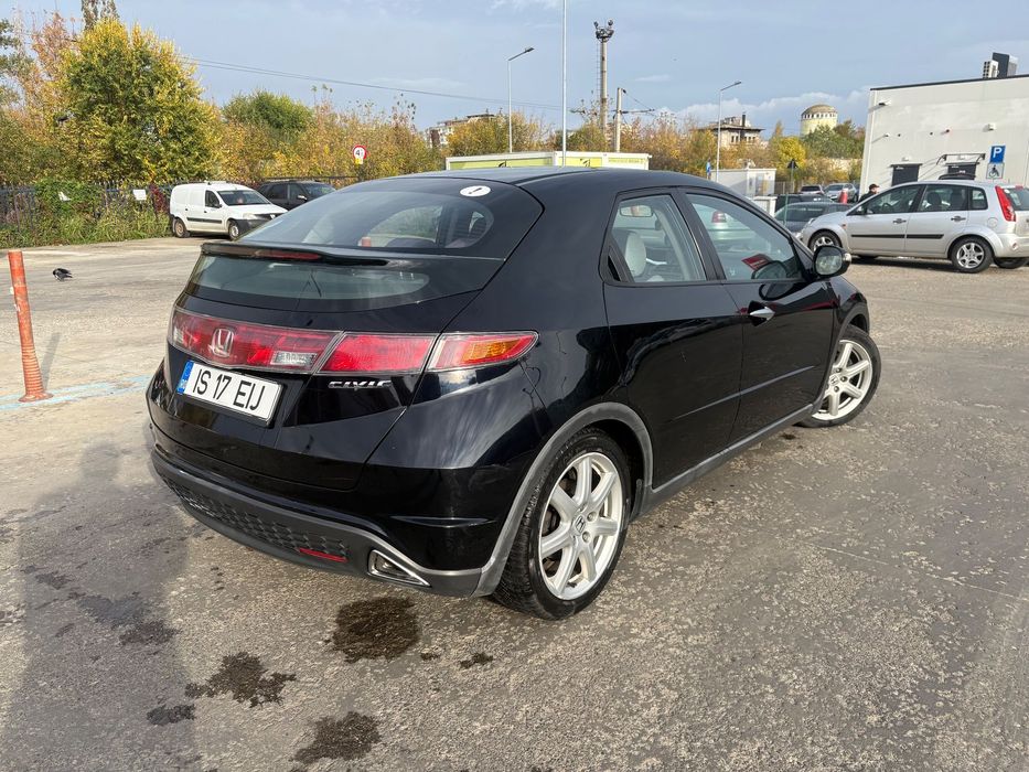 Honda Civic Honda Civic MK8 Hatchback 1.8 i-VTEC i-Shift – 2008  * An fabricație: