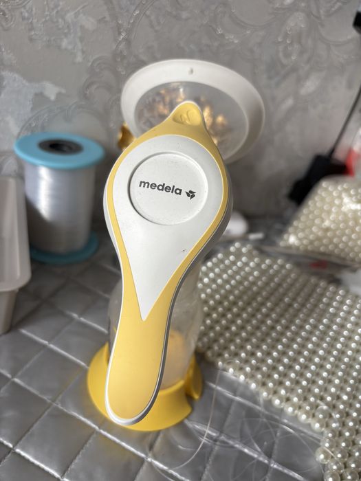 Молокоотсос ручной Medela Harmony