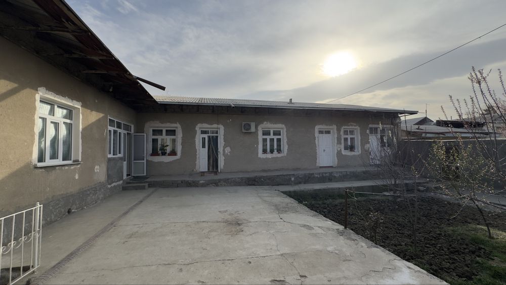 Продаётся дом, в центре города.