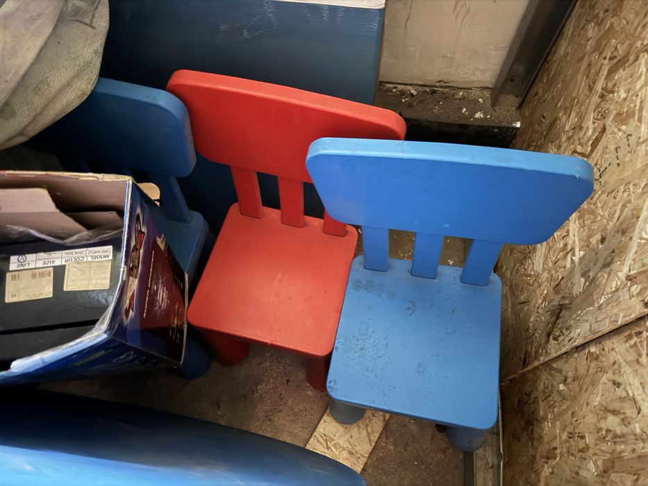 Продам детский стол маммут Икеа Ikea и три стульчика