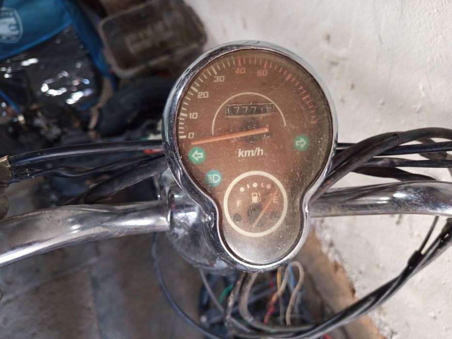 Sukuter 80 kb sotiladi