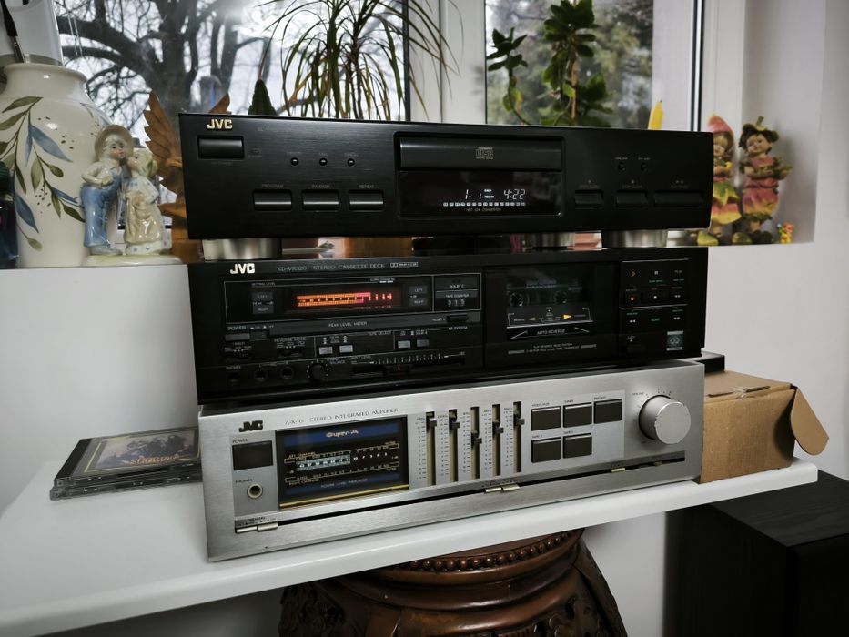 Сет JVC  A-X40 , KD-VR320 ,XL-V120