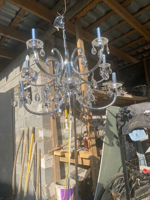 Продам люстру красивую