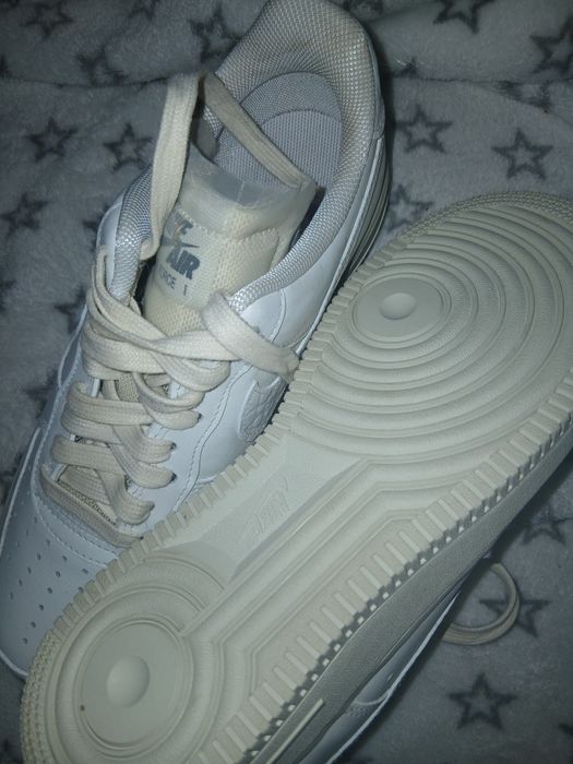 Nike Air Force 1 noi, nepurtați, cu cutie – marimea 40.5