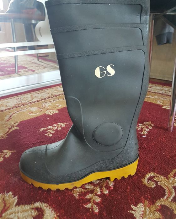 Продам резиновые сапоги