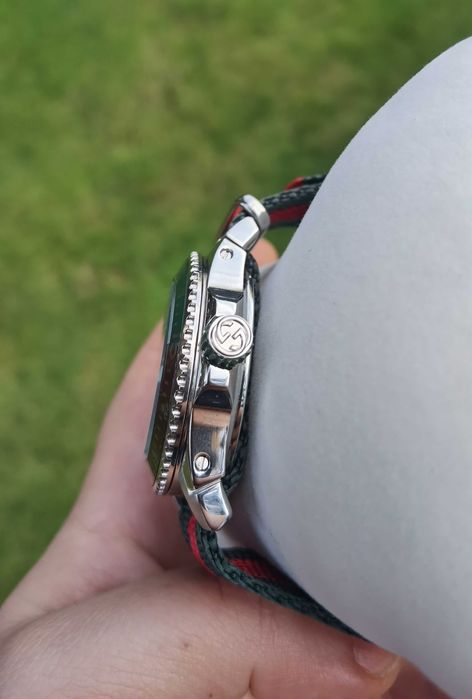 Часовник Gucci Dive 40mm