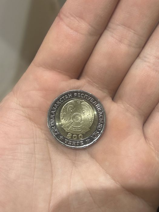 Продается монета 200тг цена договоренная