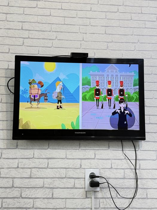 продам Телевизор 82 см