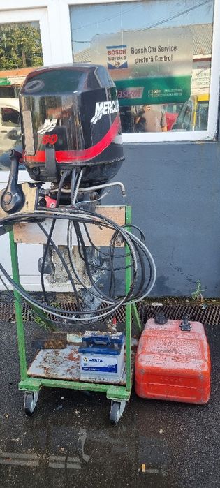 Vând motor Mercury