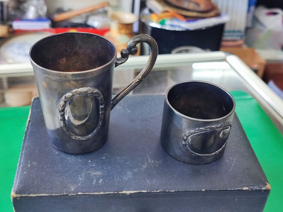 Посребрен салфетник и чаша