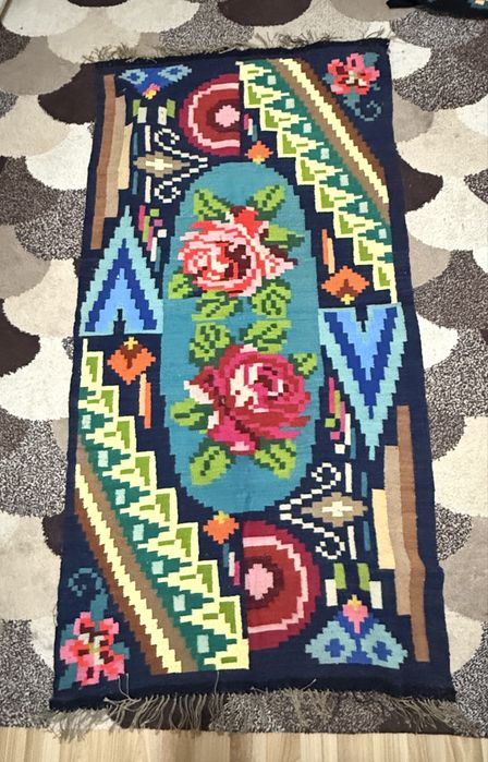 Covor țăranesc din lana cusut manual în razboi