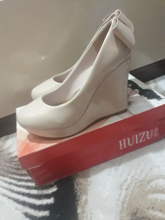 Kelinlar va qizlar uchun tufli