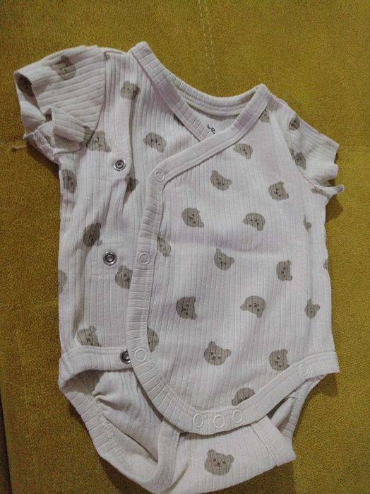 Set haine fetita, 0-3 luni, in conditii bune,pretul este pt tot lotul!