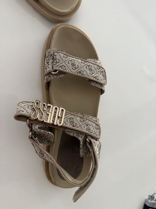 Дамски сандали Guess