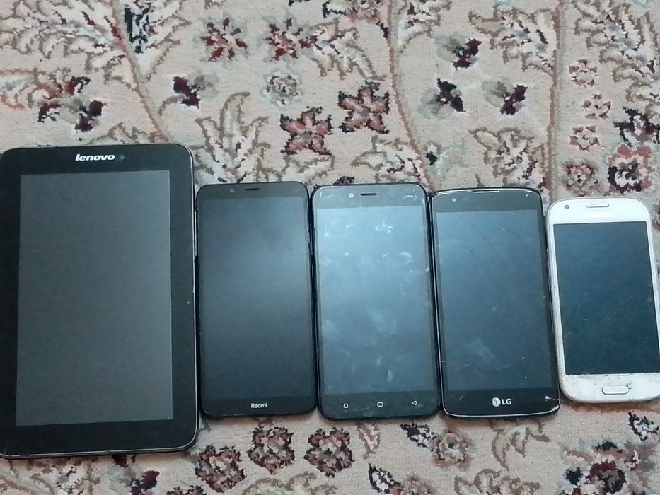 2 рабочих и 3 нерабочих телефона