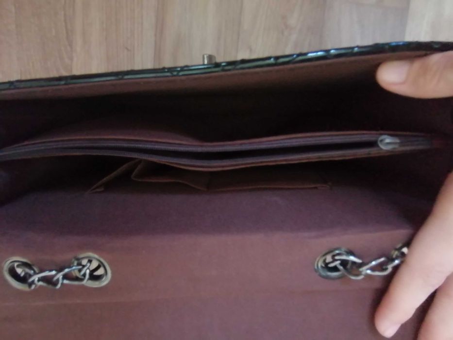 Черная сумка с цепью