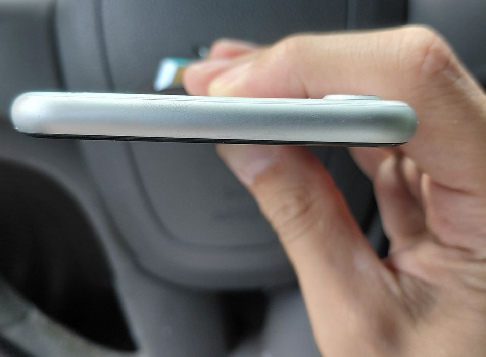 Продам iphone se