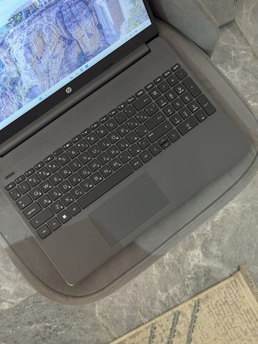 Офисный ноутбук HP