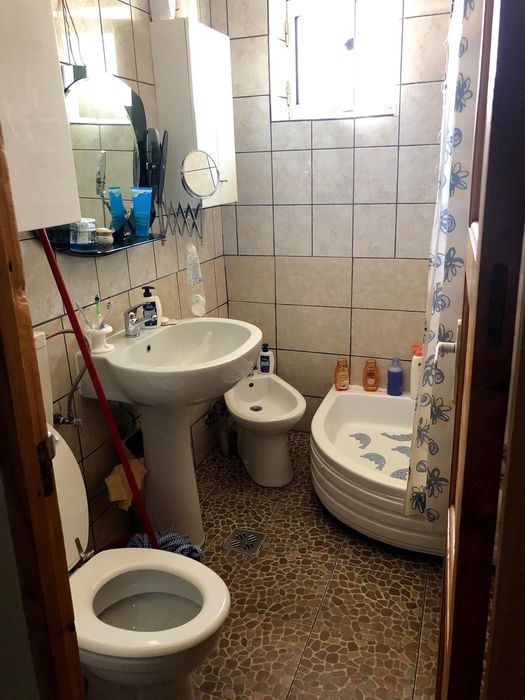 Închiriez apartament cu 3 camere