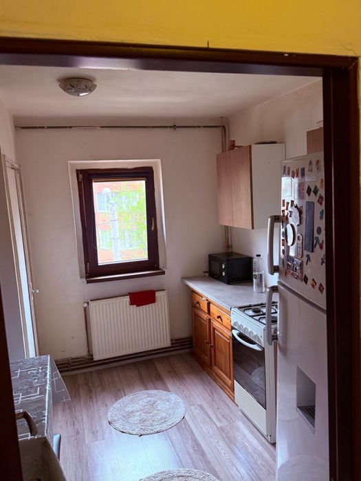 Inchiriez apartament 3 camere