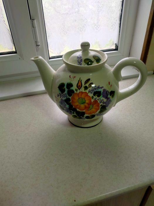 Продам 3 литровые фарфоровые чайники (СССР)