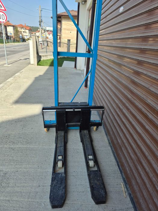 високоповдигач стакер