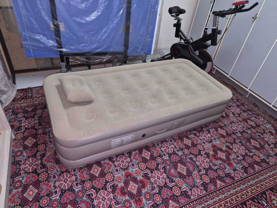 Надувная кровать Premium класса со встроенным электронасосом