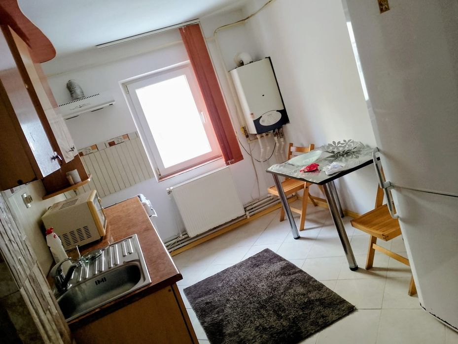 Închiriez apartament 2 camere decomandat