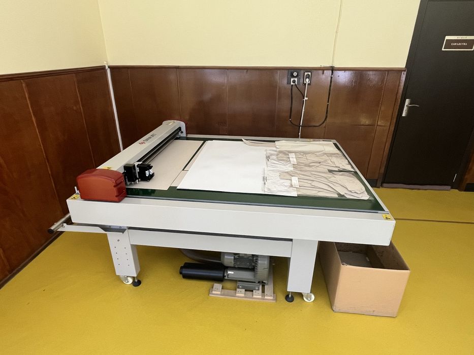 Продавам обурдване от шивашки завод (Шевни машини, кроене, гладене)