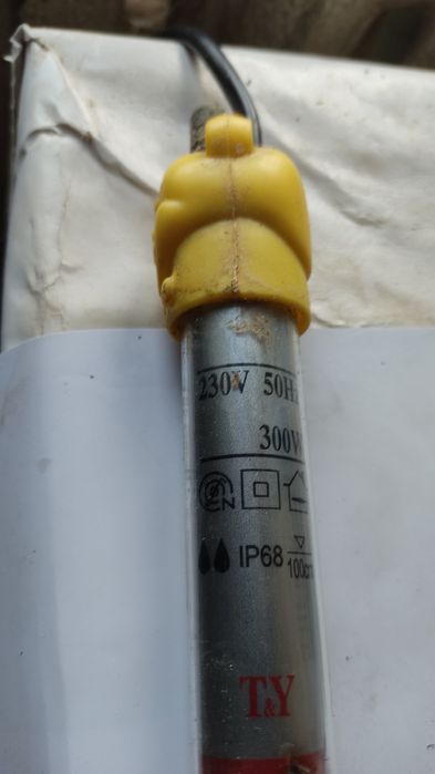 Продам  краску красный и градусник