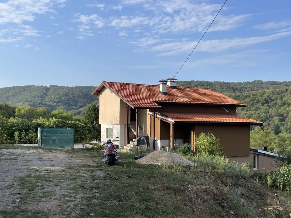 Продава се Къща в с. Голема Раковица, Област София-област - 270 кв.м за 841 €/кв.м - Снимка #1