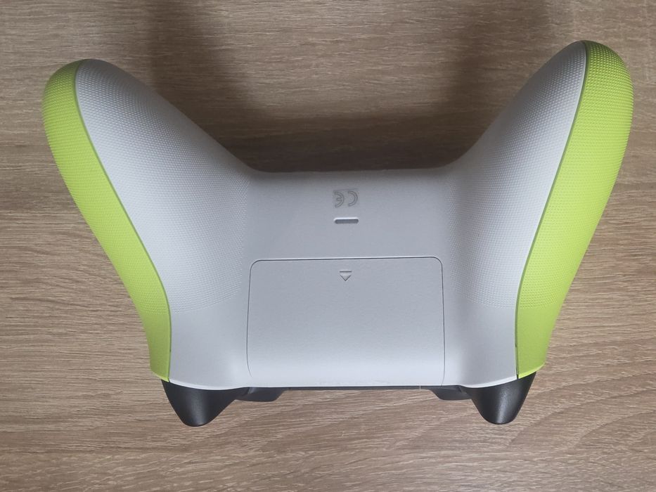 Vand controler Xbox One S aproape nou in garantie octombrie 2027