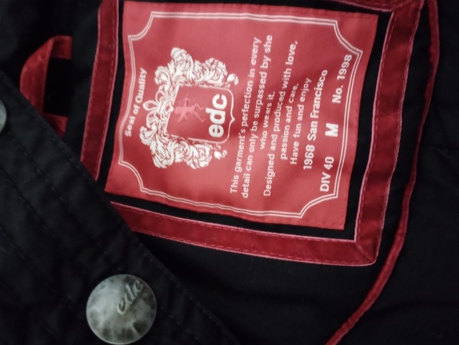 Vând geci diferite marimi