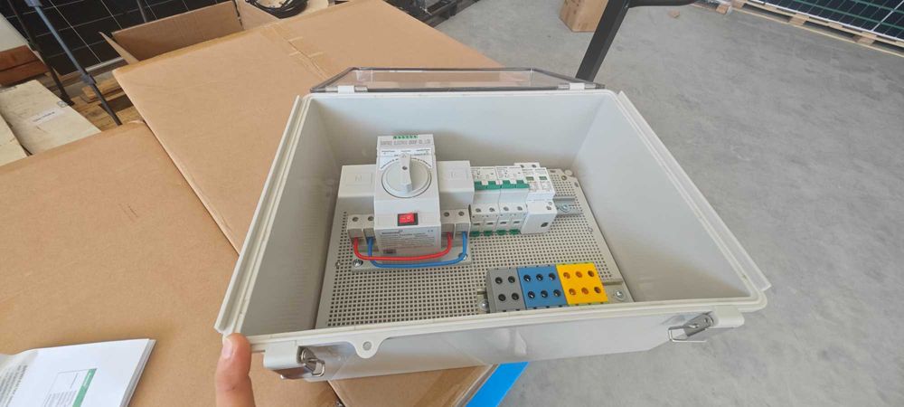 Suntree Автоматични Ум шалтери 63А монофазен/трифазен мрежа/инвертор