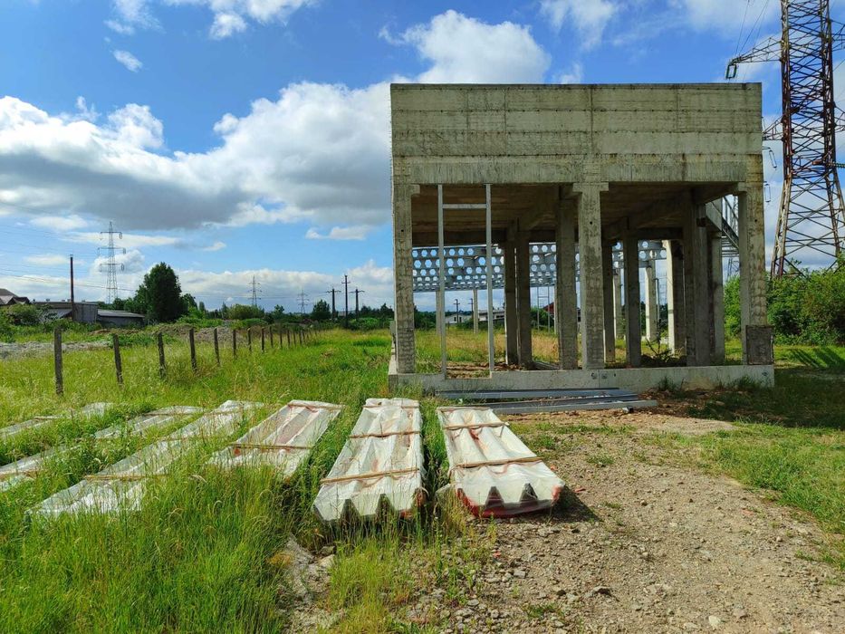Teren cu hala de vanzare