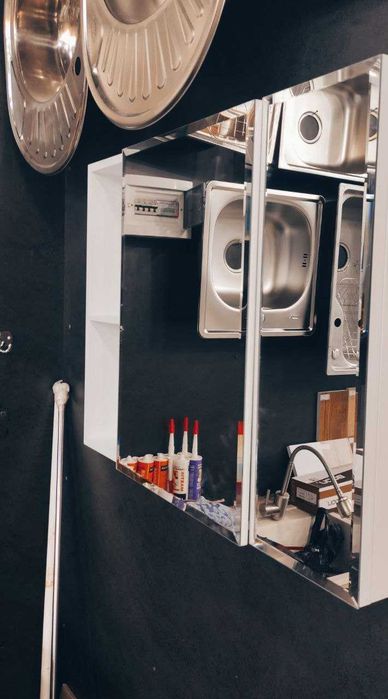 Зеркало с шкафом (тумбой) новый