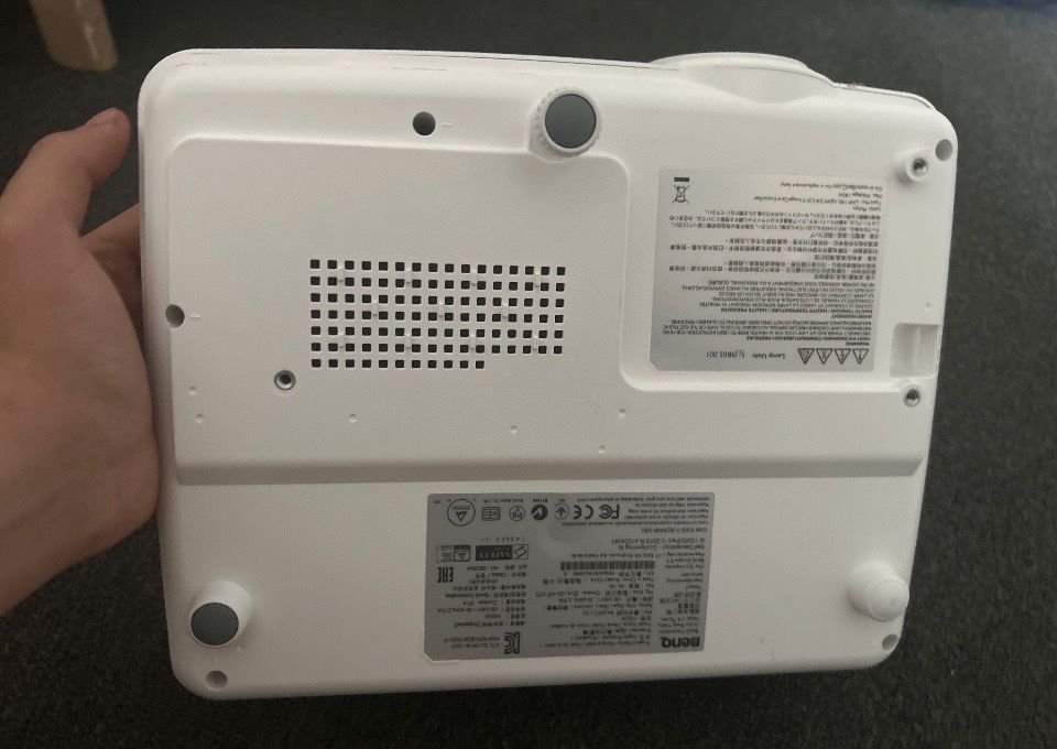 Videoproiector FULL HD Benq ca nou, imaginea clara