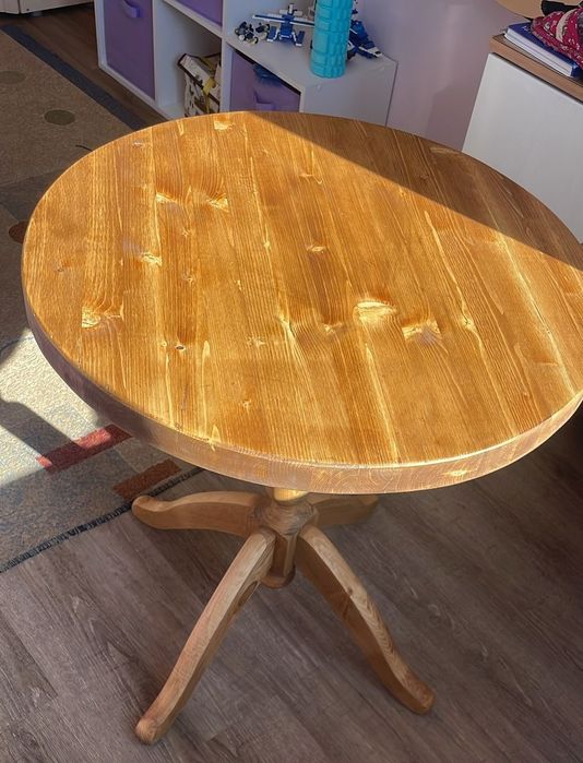 Стол ручной работы из дерева