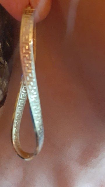 Ако имате този модел златни обеци,и желаете да се разделите с тях !!!