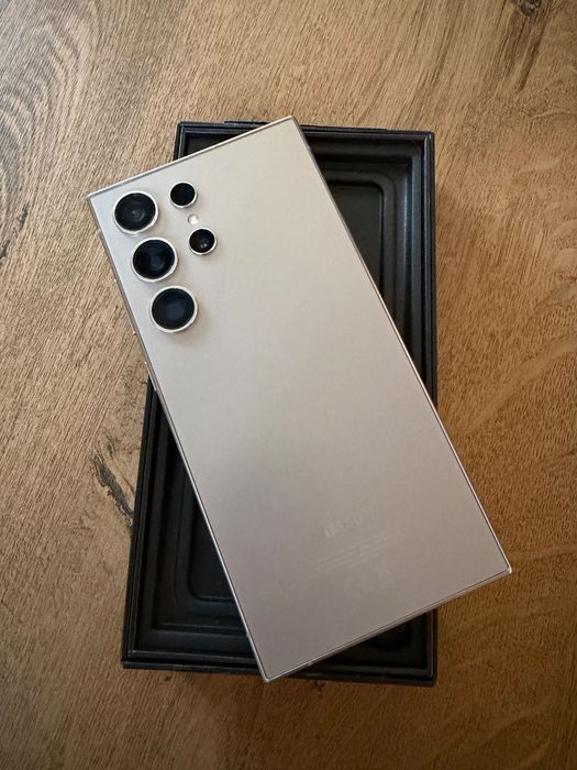 Смартфон Samsung Galaxy S24 Ultra 256GB