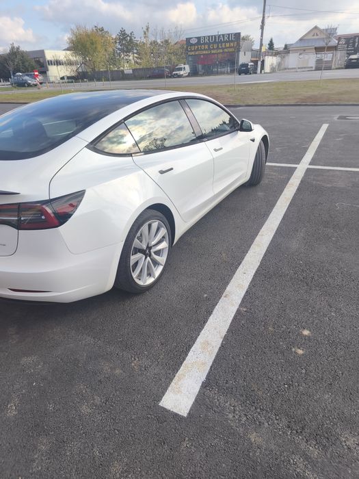 Vând tesla model 3 long range