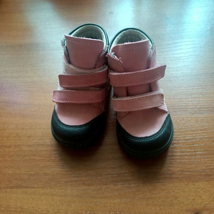 Продам детские ботинки