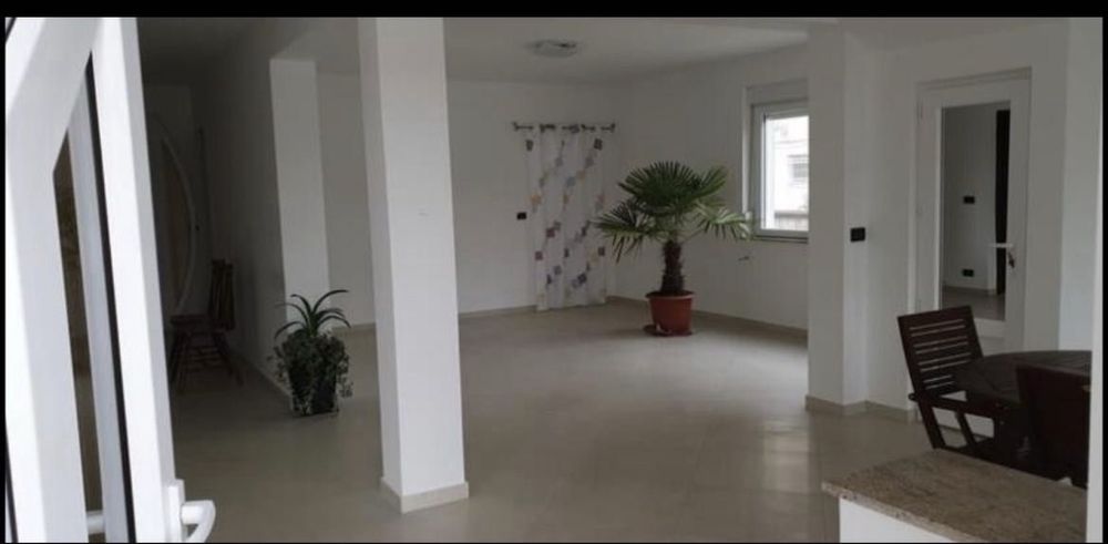 Inchiriez spatiu comercial